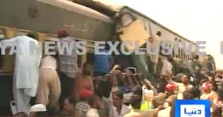 Trains collide in Karachi, 16 dead, 35 injured 